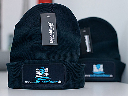 Wollm&uuml;tze mit besticktem Patch