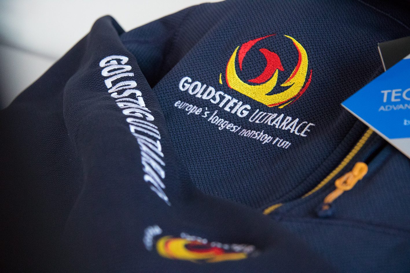 Navy Funktionsshirt mit gesticktem Ultrarace-Logo